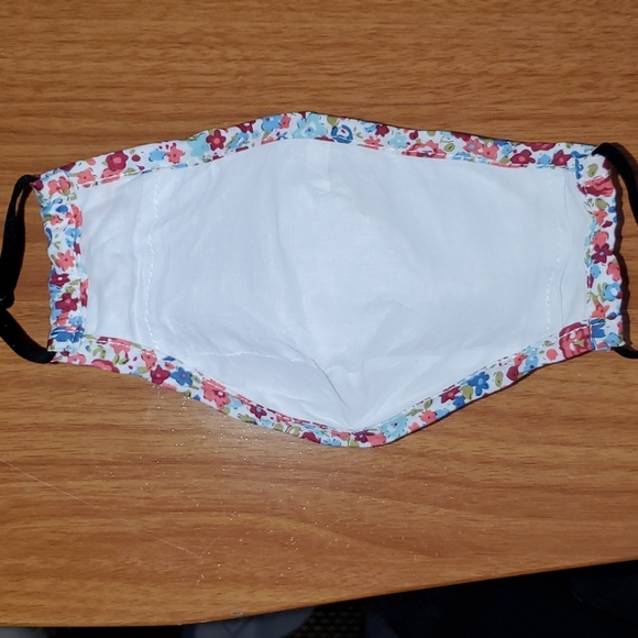 Ditsy Floral Face Mask - Picture 7 of 11